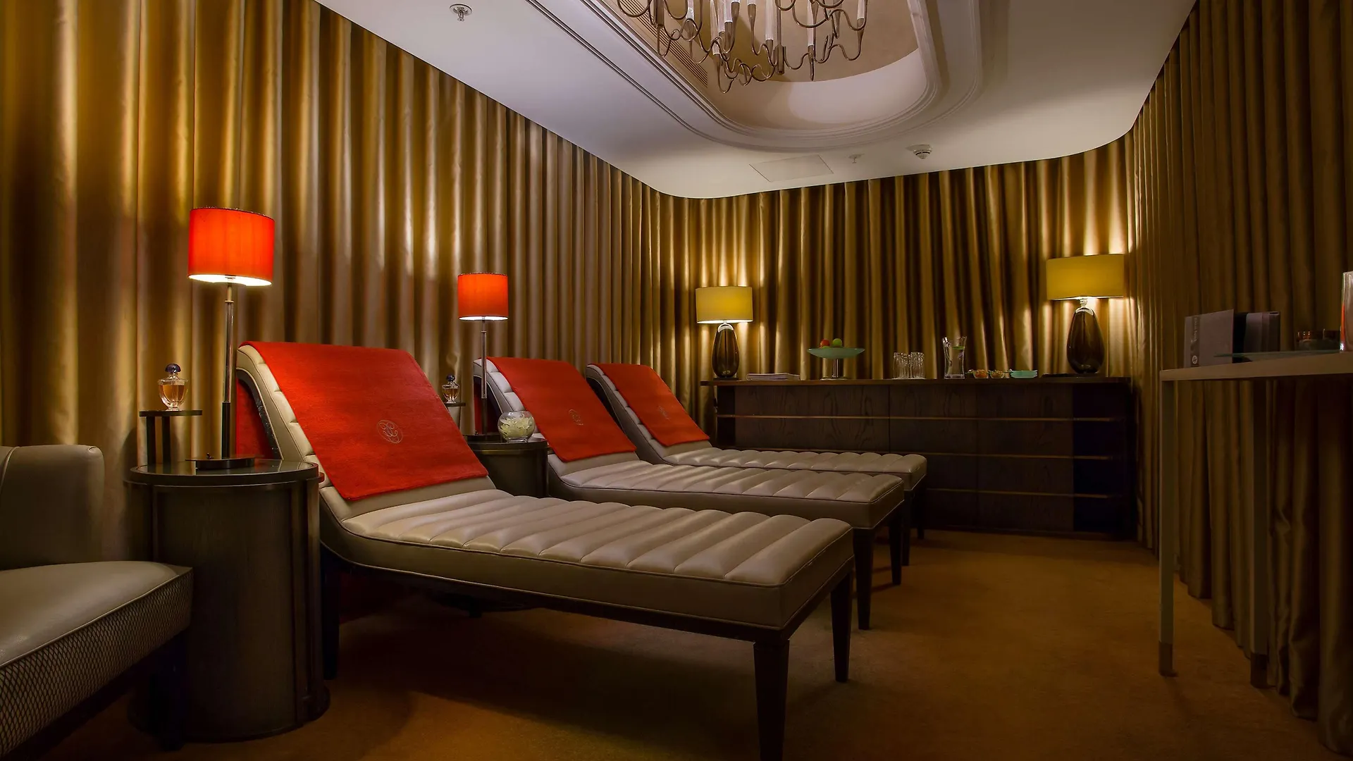 Hotel The Caledonian Edinburgh, Curio Collection By Hilton 5*, EDI Großbritannien